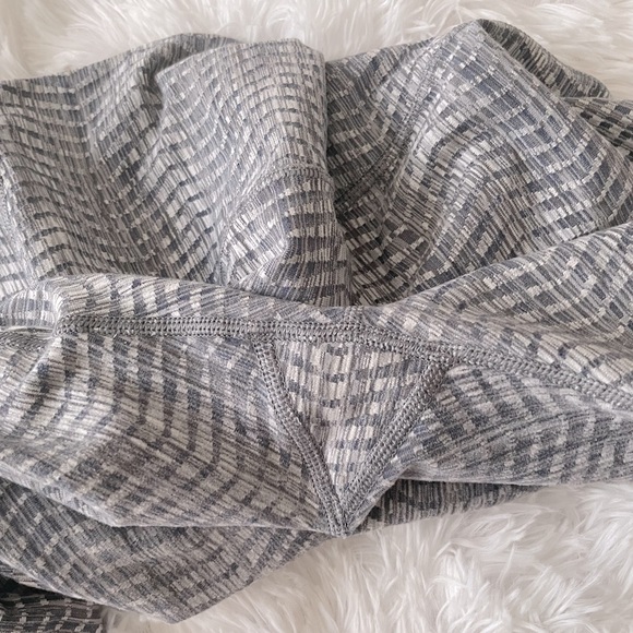 Lululemon - Wunder Under Jacquard Arrow sz 6 - Picture 8 of 8